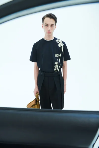 Look 12